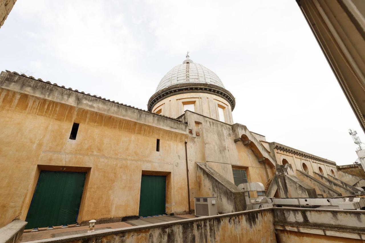 Appartement Duomo 77 - In The Heart Of The Historical Center By Elite Napels